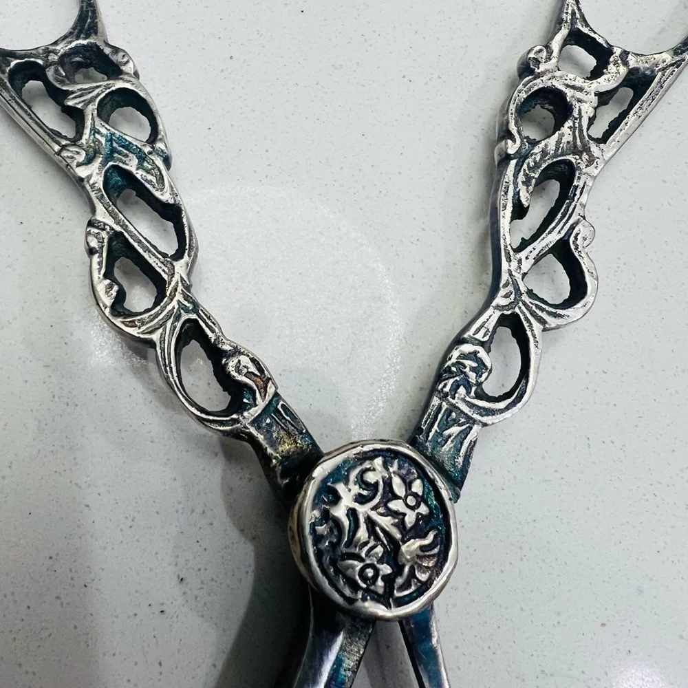 Vintage Silver Plate Grape Shears Ornate Pierced Handles Floral Medallion - Picture 2 of 4